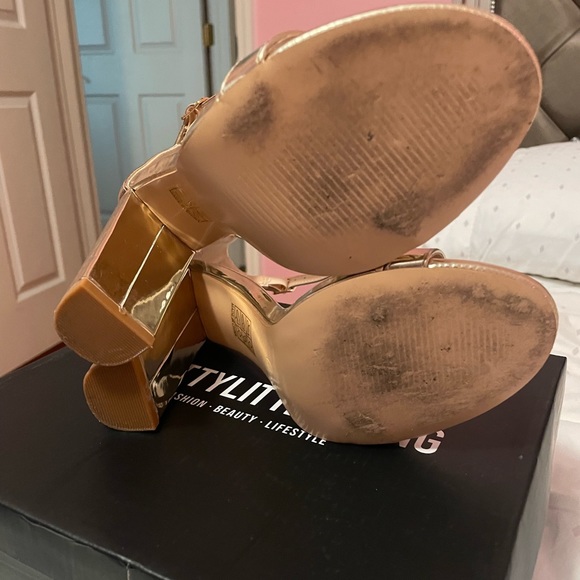 PrettyLittleThing Gold Heels - Picture 4 of 5